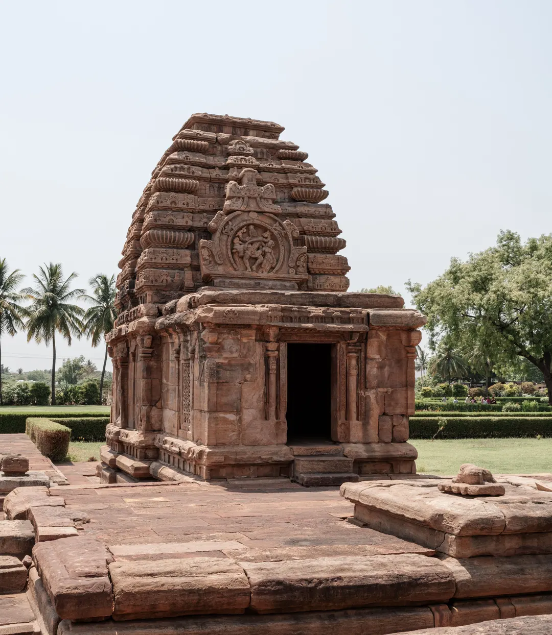 Forts, temples & living traditions